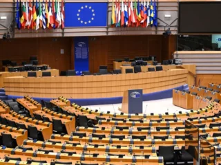 Bruselas acelera un plan para reducir su dependencia de materias primas críticas provenientes de China