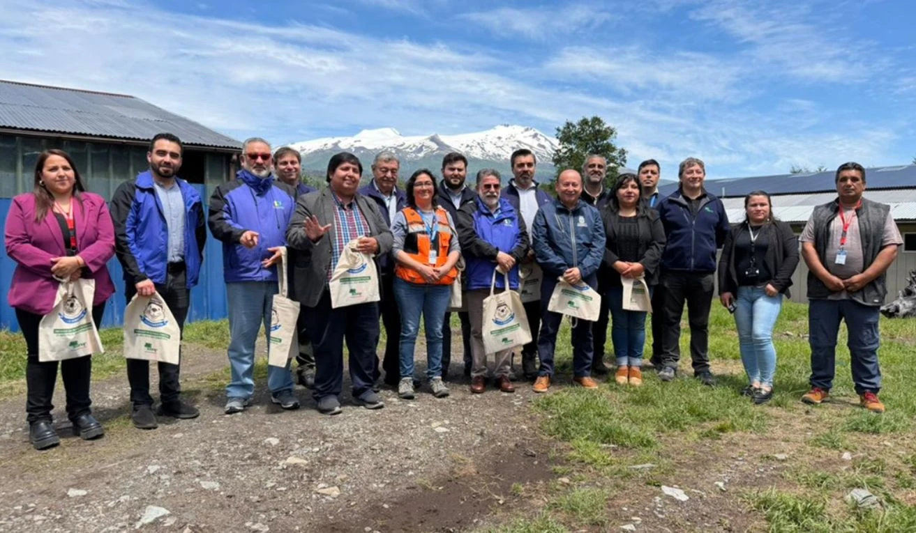 Sernageomin y Gobierno Regional impulsan modernización clave para la vigilancia volcánica en Los Ríos  