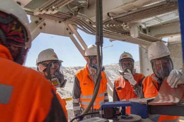 Experto internacional respalda la calidad del muestreo en División Gabriela Mistral