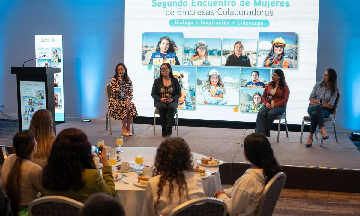Minería del futuro: más de 120 trabajadoras protagonizan el segundo Encuentro de Mujeres de Empresas Colaboradoras de Minera Centinela Minería del futuro: más de 120 trabajadoras protagonizan el segundo Encuentro de Mujeres de Empresas Colaboradoras de Minera Centinela