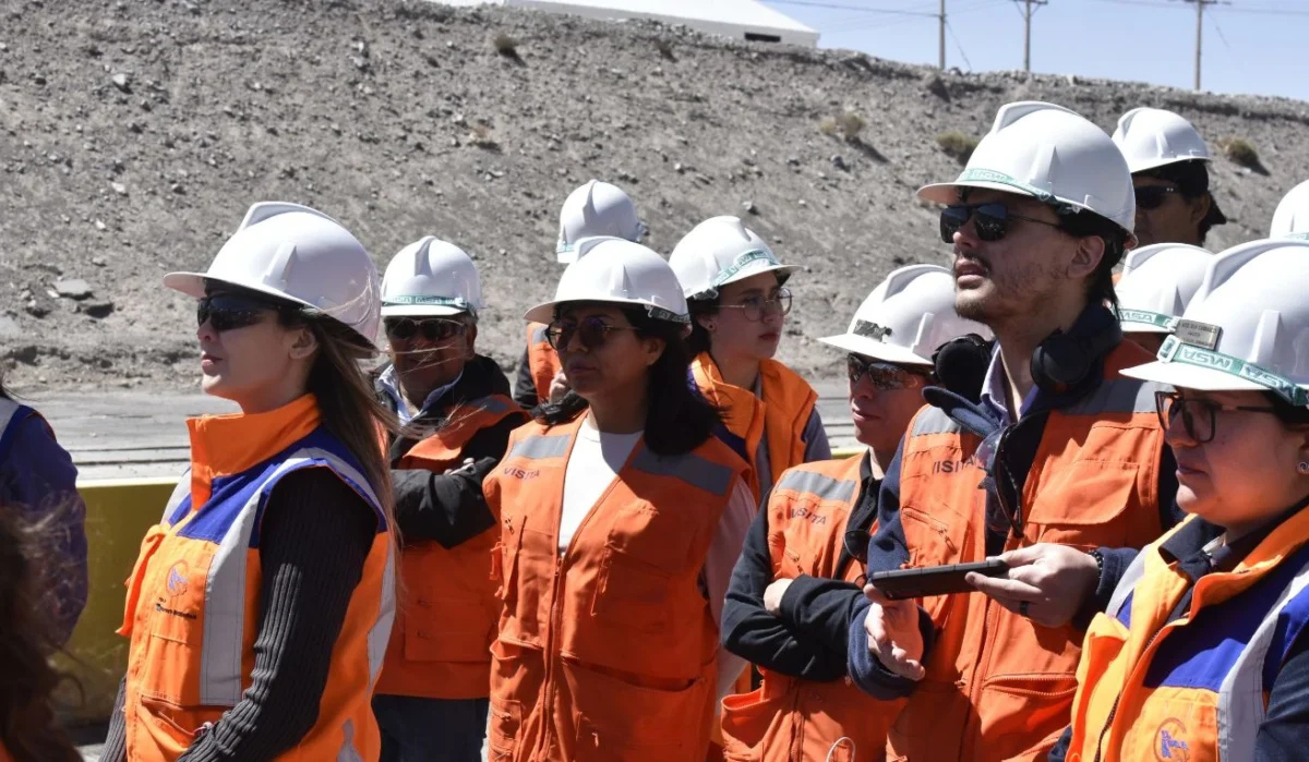 26 micro y pequeñas empresas realizan pionera visita técnica a minera El Abra