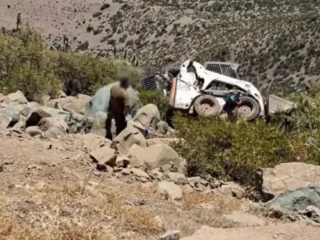 Minero muere tras desbarrancar por quebrada en medio de labores con maquinaria pesada en Petorca