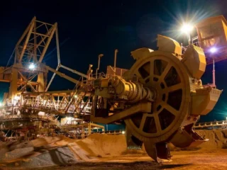 BHP descarta compra de Anglo American y refuerza estrategia de crecimiento orgánico