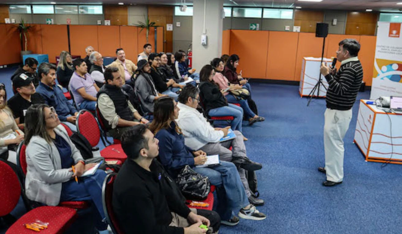 Pymes de Calama se capacitan en uso estratégico de Inteligencia Artificial en nuevo taller impulsado por Codelco