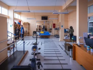 Royalty Minero permite habilitar sala de kinesiología para adultos mayores y ampliar atenciones médicas en Freirina