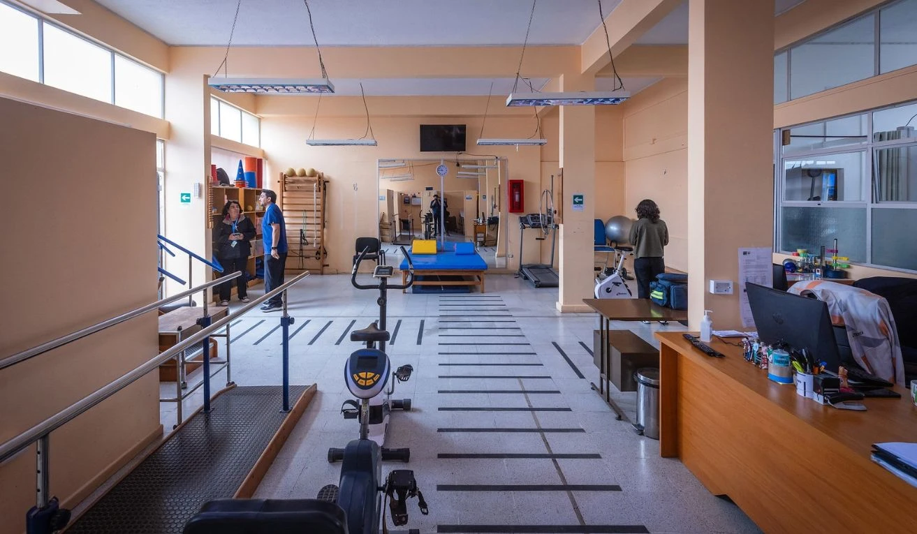 Royalty Minero permite habilitar sala de kinesiología para adultos mayores y ampliar atenciones médicas en Freirina