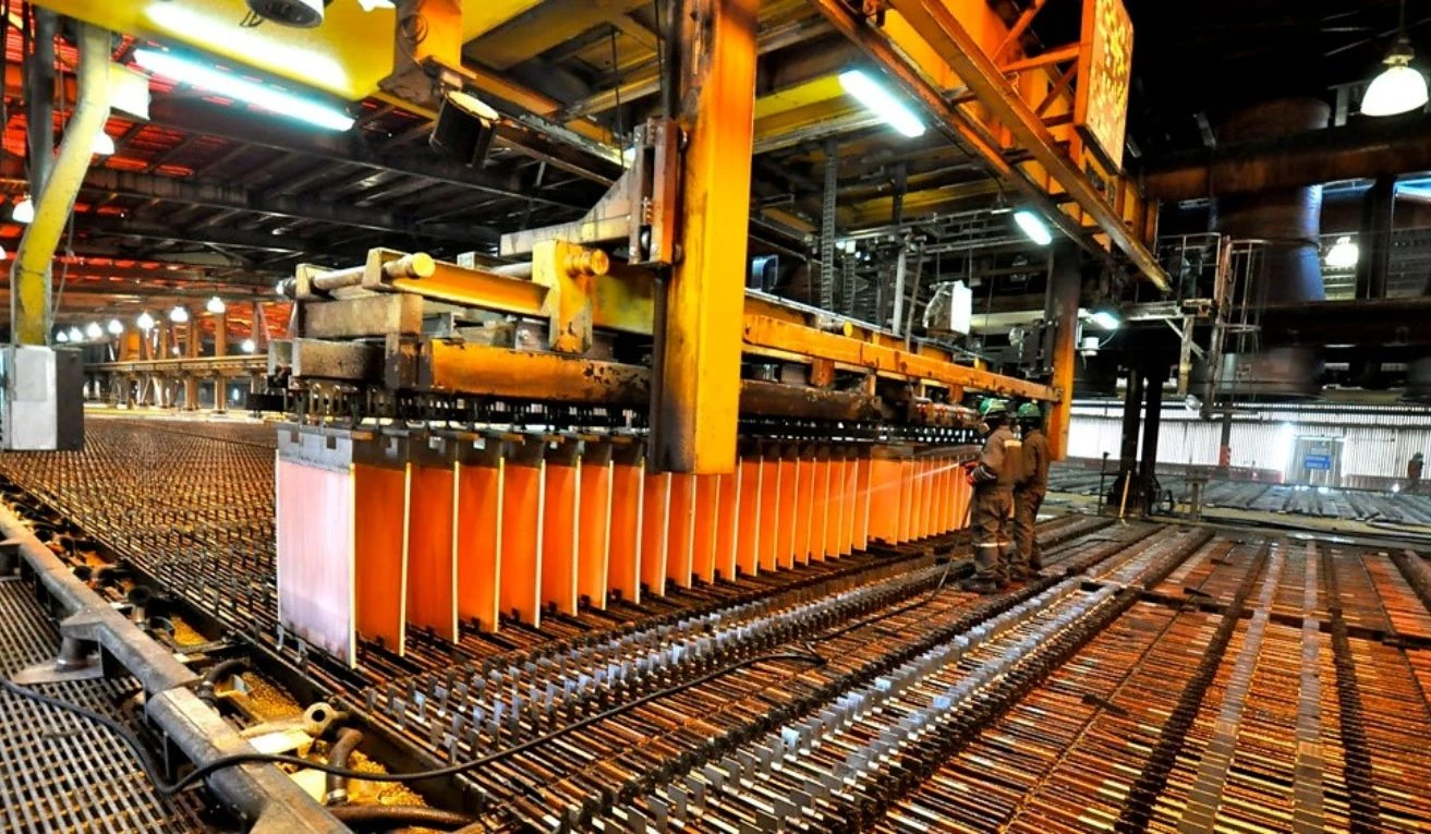 Codelco tensiona el mercado global del cobre con prima récord para China y abre riesgo de ruptura de contratos