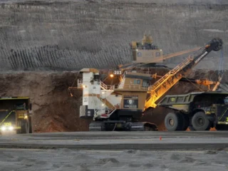 Producción industrial anota nuevo retroceso en octubre y la minería vuelve a presionar a la baja