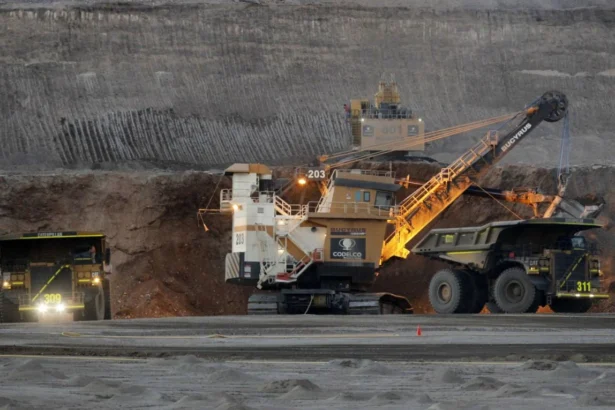 Producción industrial anota nuevo retroceso en octubre y la minería vuelve a presionar a la baja