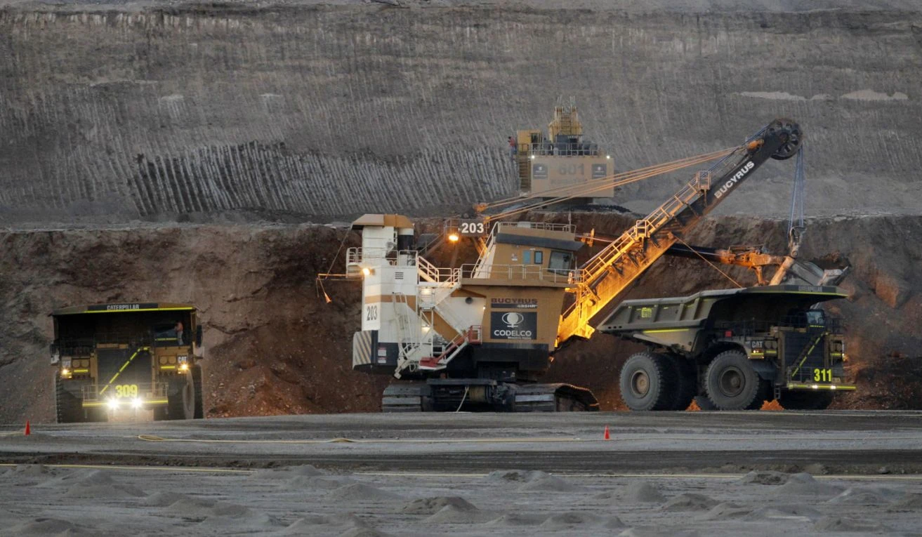 Producción industrial anota nuevo retroceso en octubre y la minería vuelve a presionar a la baja