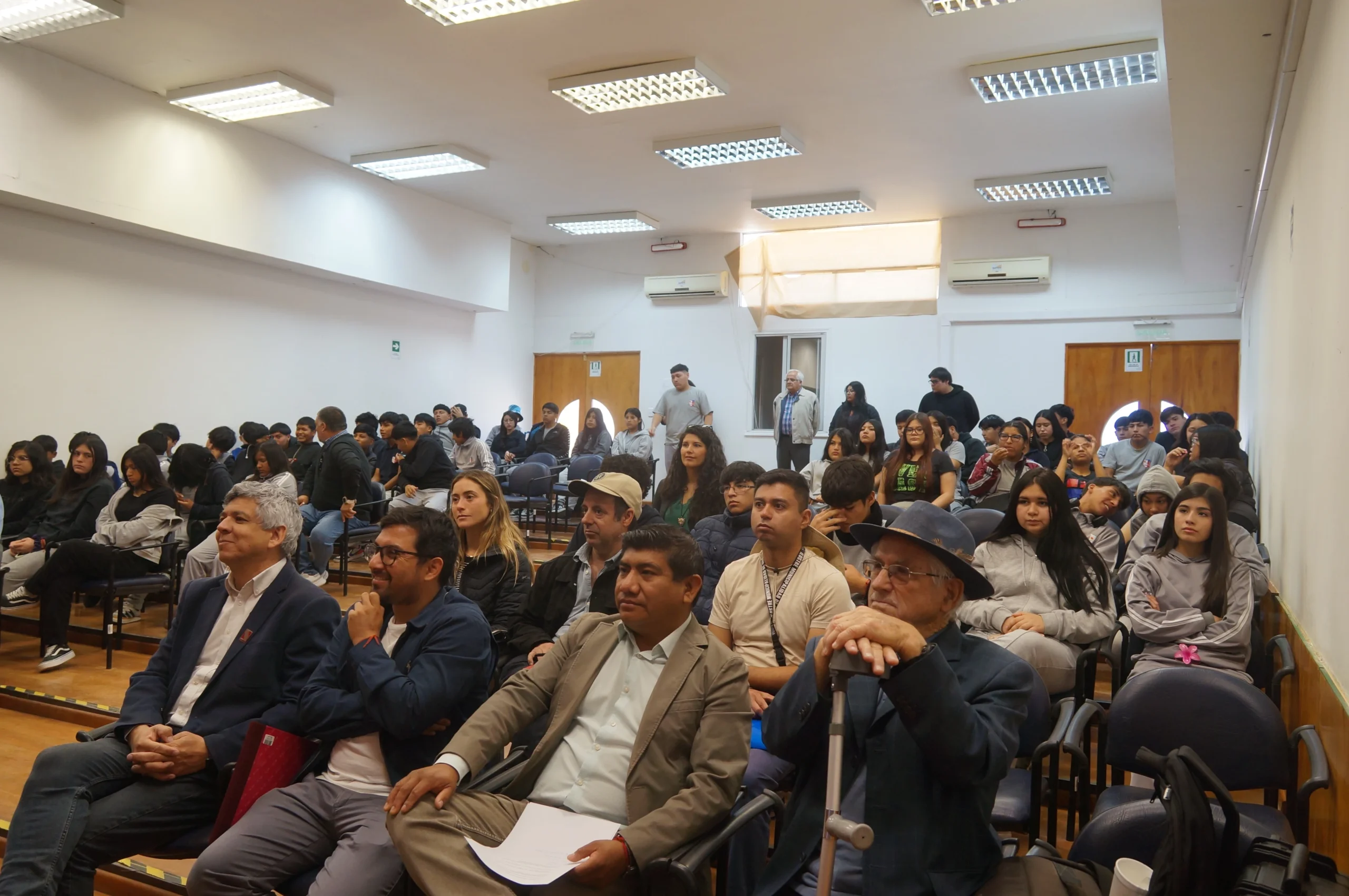 Cosayach presenta en liceo de Huara documental “Paraísos Patrimoniales”