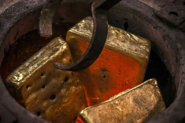 Estabilidad del oro en medio de incertidumbre en EE. UU. y mercado.