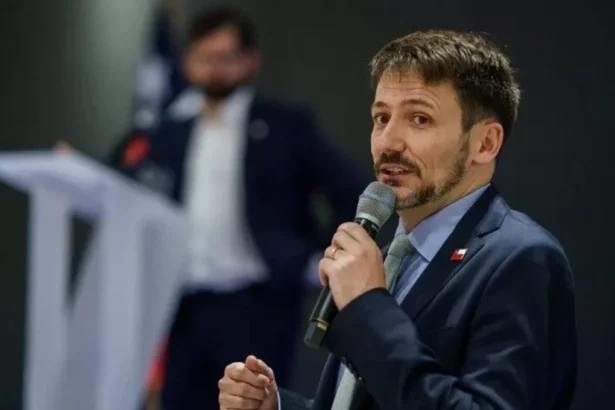 Diego Pardow desestima acusación constitucional por posible conflicto de interés