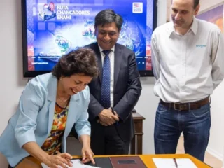 GORE Antofagasta y ENAMI firman convenio para fortalecer la pequeña minería regional