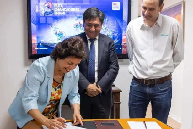 GORE Antofagasta y ENAMI firman convenio para fortalecer la pequeña minería regional