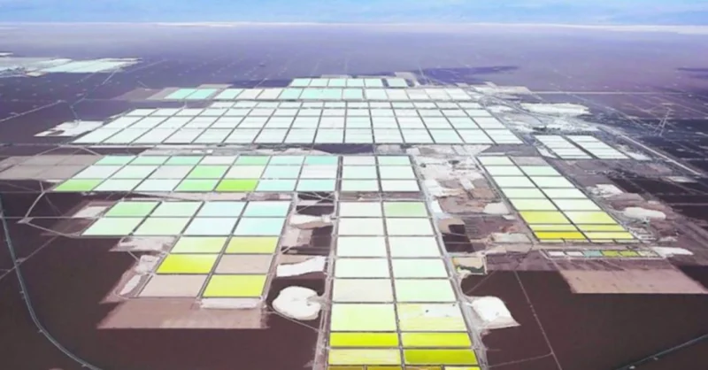 SQM registra ganancias en alza y marca récord histórico en ventas de litio en medio de señales de recuperación del mercado