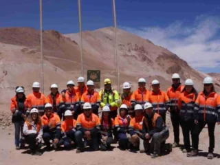 Estudiantes de liceos técnicos de Atacama visitan Mina La Coipa gracias a iniciativa de la Mesa Mujer y Minería