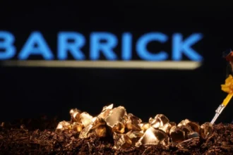 Barrick evalúa una división estructural para potenciar su valorización en medio del auge del oro