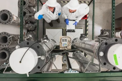 Startup estadounidense de biominería capta US$13,5 millones para escalar tecnología basada en IA y microbios