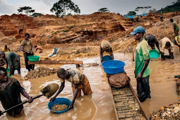 Kinshasa refuerza control sobre minerales estratégicos con nueva prórroga a prohibición en zonas de conflicto