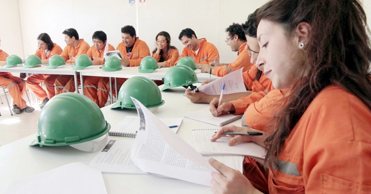 Minería chilena impulsa educación e innovación para un futuro más sostenible y equitativo