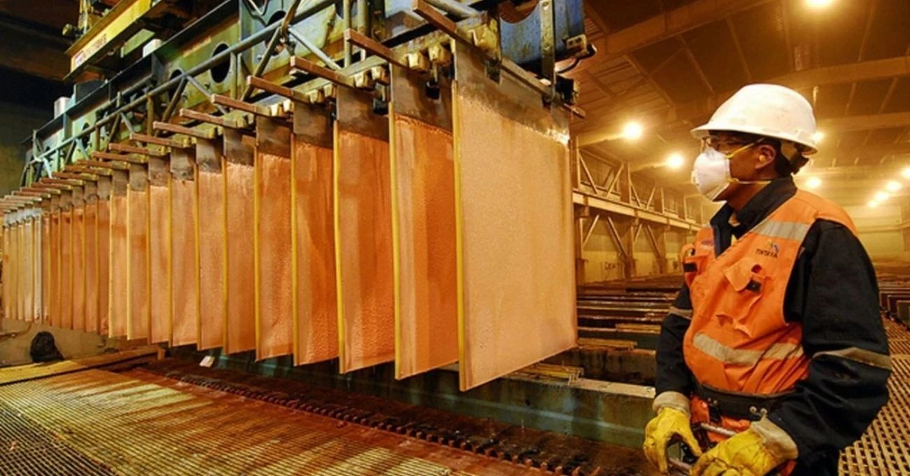 Producción industrial chilena cae 0,4% en octubre 2025 por minería y manufactura