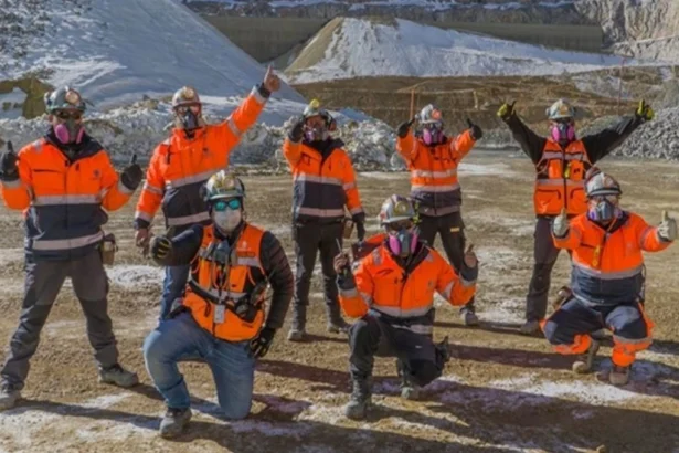 Codelco abre postulaciones online para técnicos y profesionales en minería chilena