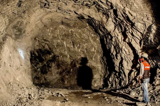 Brasil debate eliminar restricciones laborales para mujeres y mayores en minería subterránea