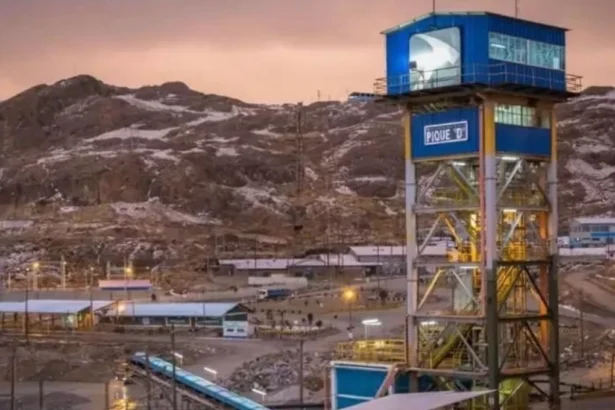 Pan American Silver reporta ingresos récord y ajustes estratégicos en minería de plata