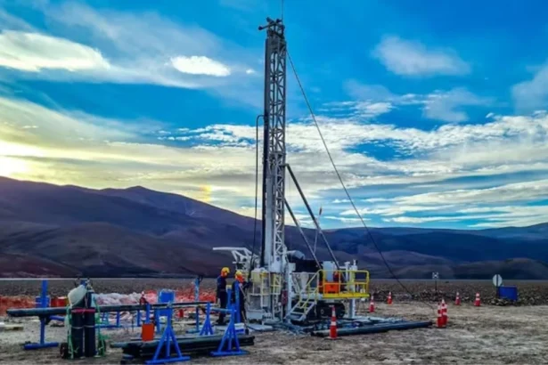 Enami asegura permiso clave para proyecto de litio Salares Altoandinos en Chile