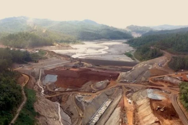 Firma británica reembolsa £811.000 tras retiro de demanda por desastre de Samarco