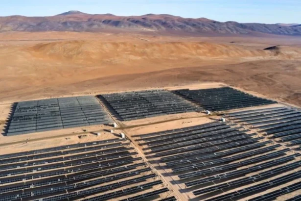 Minería sostenible: Indonesia avanza con energía solar y vehículos eléctricos