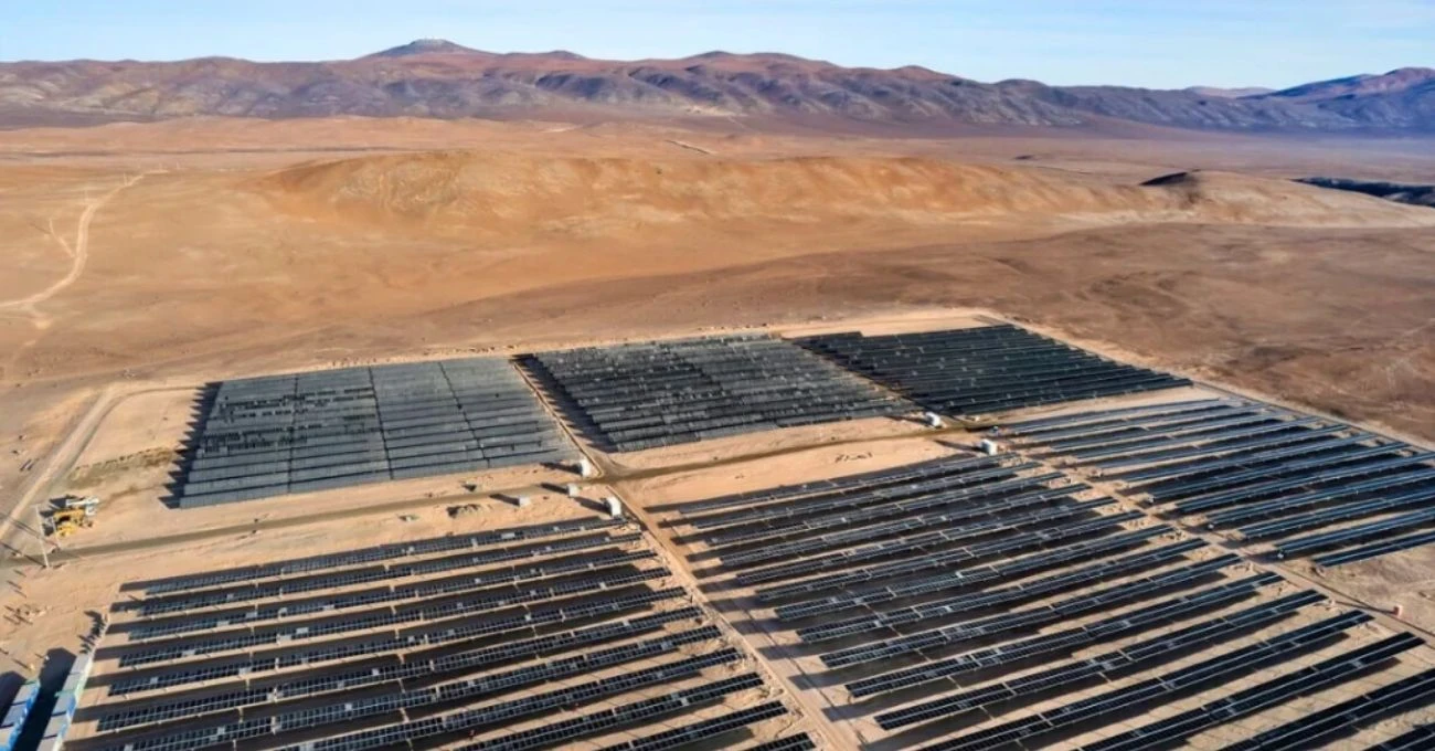 Minería sostenible: Indonesia avanza con energía solar y vehículos eléctricos