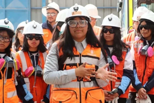 Estudiantes del Liceo Jorge Alessandri exploran minería en División Ministro Hales