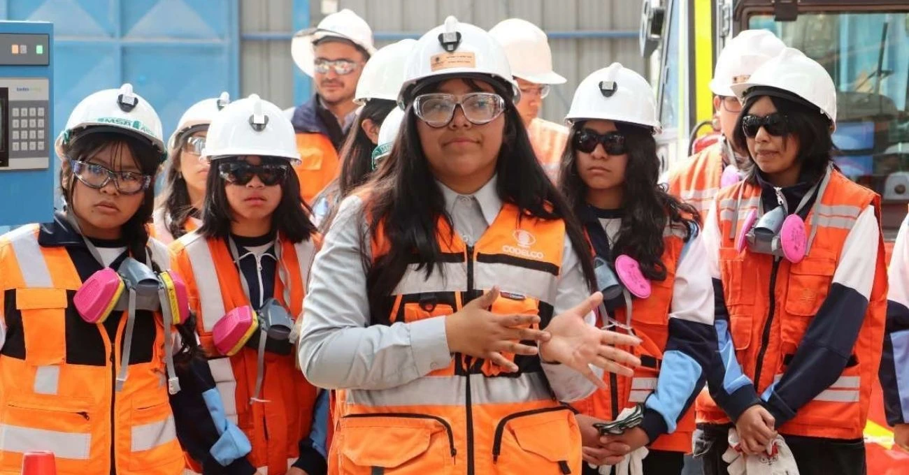 Estudiantes del Liceo Jorge Alessandri exploran minería en División Ministro Hales