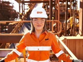 BHP lidera en inclusión femenina con 46% en el sector minero chileno