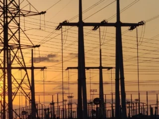 Hitachi Energy presenta hoja de ruta tecnológica para una red eléctrica sostenible y robusta en Chile