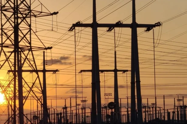 Hitachi Energy presenta hoja de ruta tecnológica para una red eléctrica sostenible y robusta en Chile