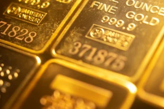 Precios del oro caen por expectativas de tasas y postura de la Fed