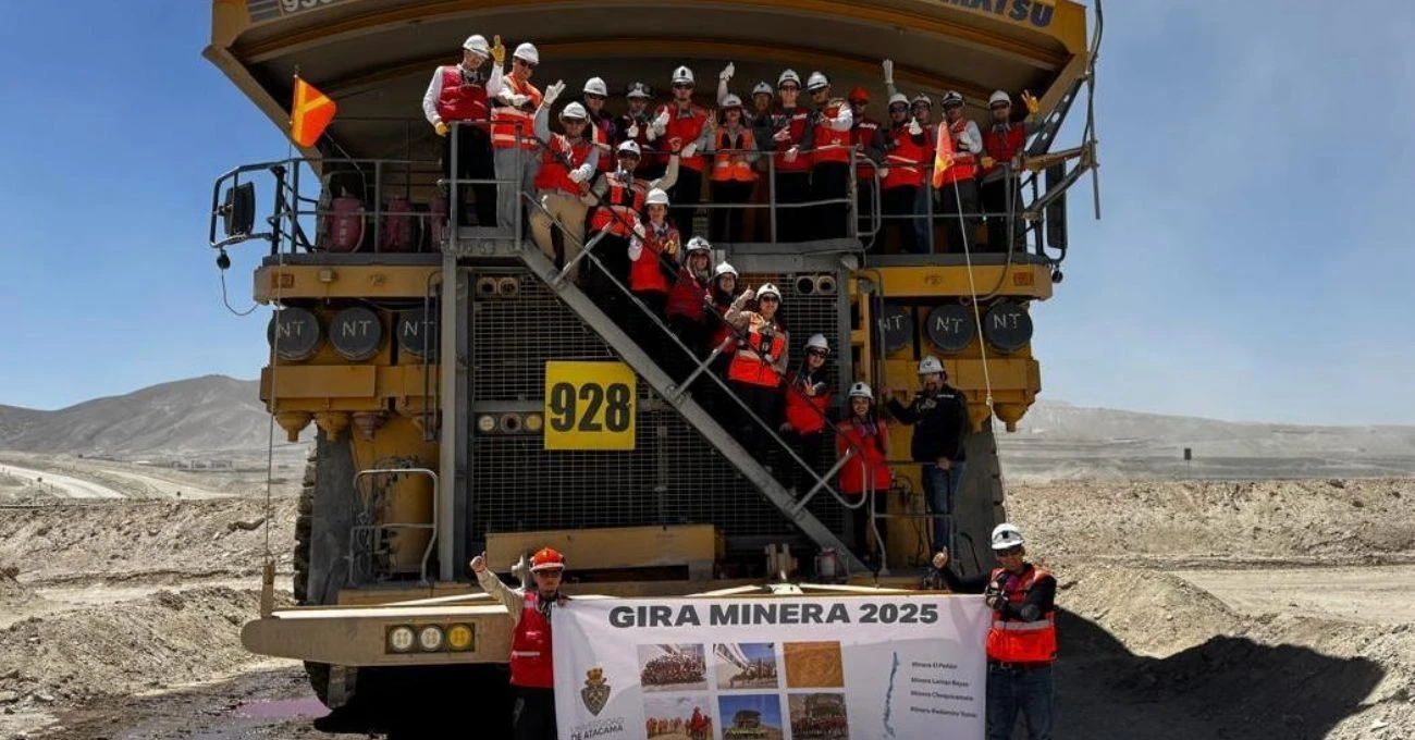 Estudiantes de la UDA recorren destacadas faenas mineras del norte de Chile Estudiantes de la UDA recorren destacadas faenas mineras del norte de Chile