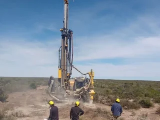 Blue Sky Uranium asegura capital por $3.5 millones CAD para acelerar la exploración en Río Negro