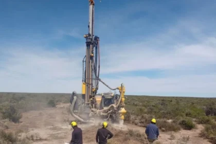 Blue Sky Uranium asegura capital por $3.5 millones CAD para acelerar la exploración en Río Negro