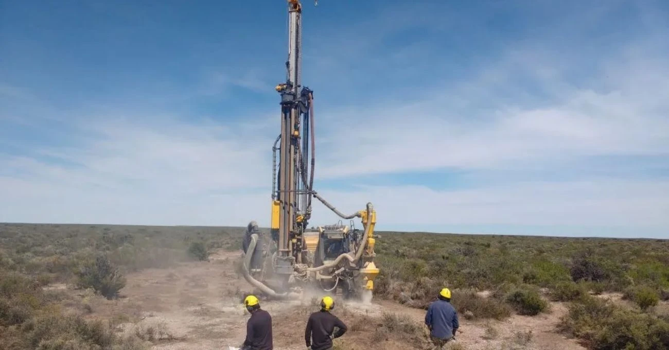 Blue Sky Uranium asegura capital por $3.5 millones CAD para acelerar la exploración en Río Negro