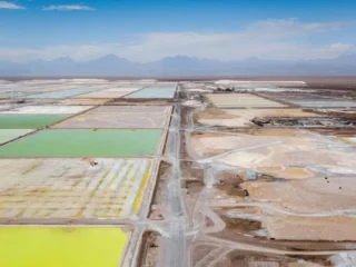 El repunte del precio del litio en China genera cautela sobre su sostenibilidad