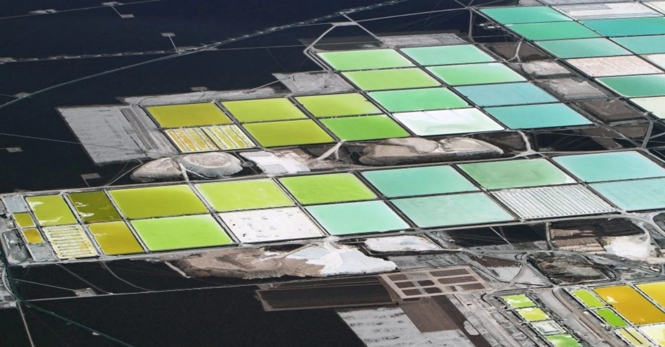 Rebote del precio del litio impulsa utilidades de SQM y proyecta alza de 25% en la demanda global