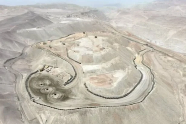 Codelco y Adani firman alianza estratégica para proyectos mineros en Chile