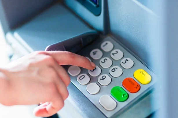 ¿Cuánto dinero puedes retirar desde un cajero automático en Chile?