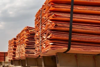 Precio del cobre retrocede a US$10.749 en la LME: toma de ganancias marca inicio de semana