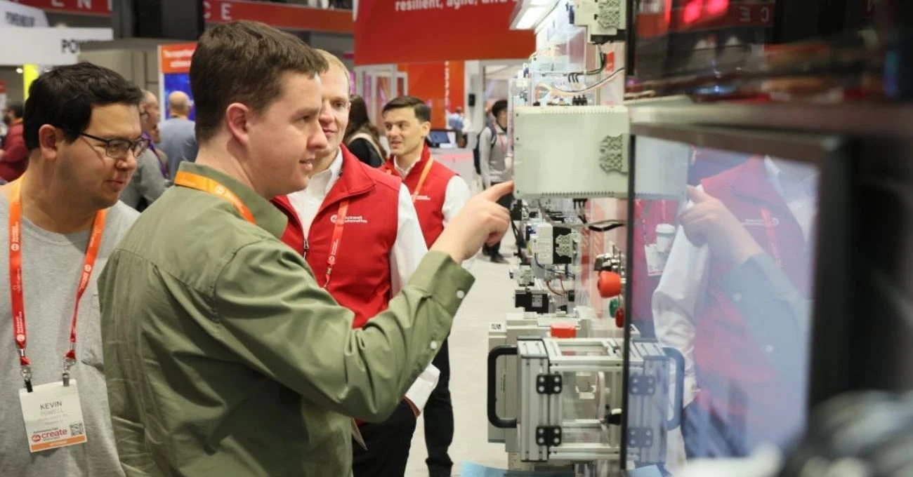 Industria acelera inversión en IA y automatización en medio de brecha crítica de capital humano