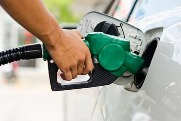 Precio de la bencina este martes 25 de noviembre: Revisa el valor por litro en la Región Metropolitana